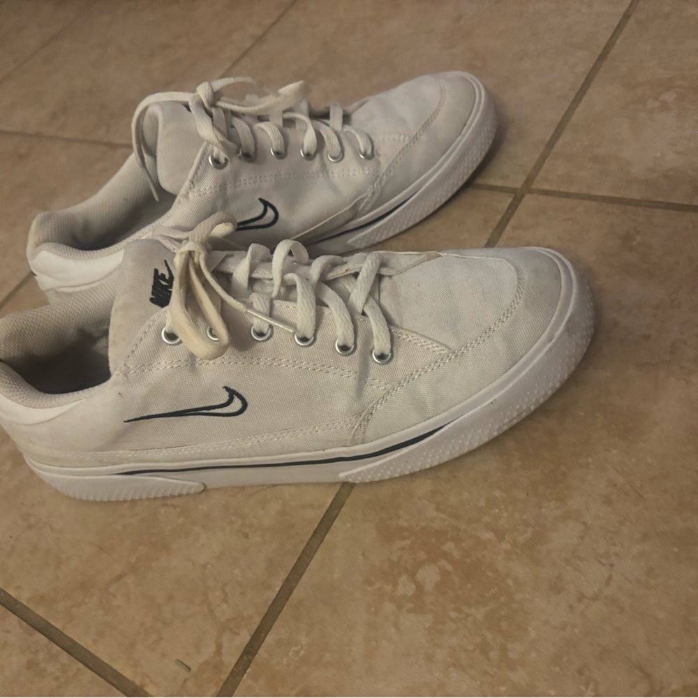 Women’s Used Nike Retro GTS Sneaker Size 9